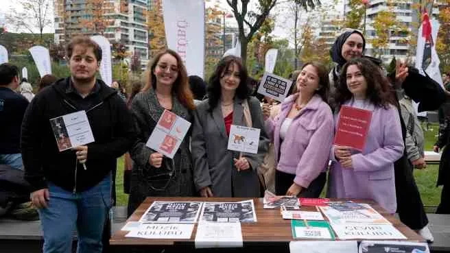 İstinye Üniversitesi Kulüpler Fuarı, binlerce öğrenciyi buluşturdu