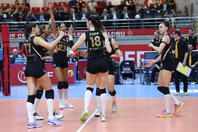 VakıfBank, ligde sezonu galibiyetle tamamladı