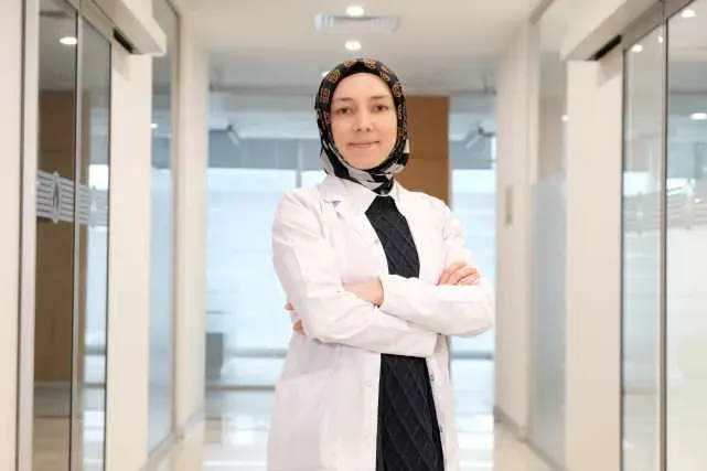 Diş eti çekilmesinin en büyük sebebi diş taşı!