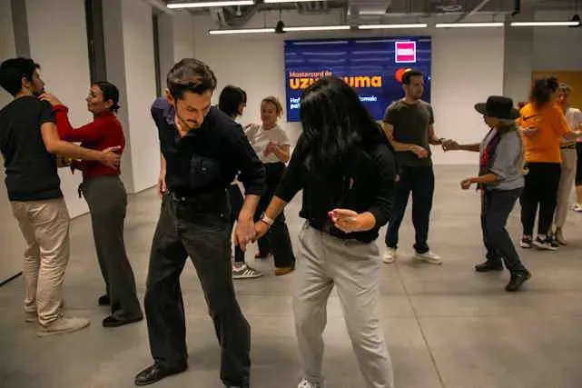 Hadi Blues ile müzede dans atölyesi