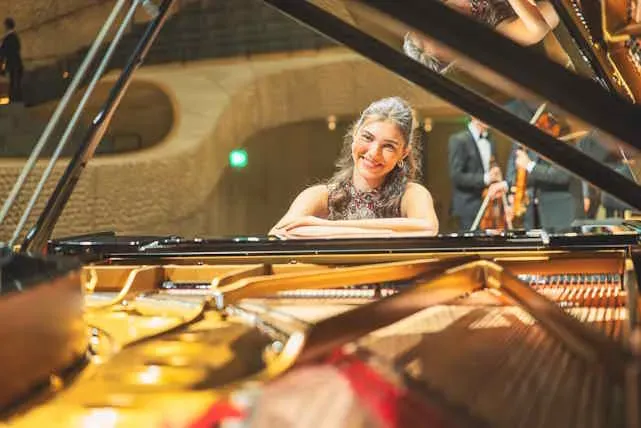 İlyun Bürkev bu ay 6 konserle sahnede