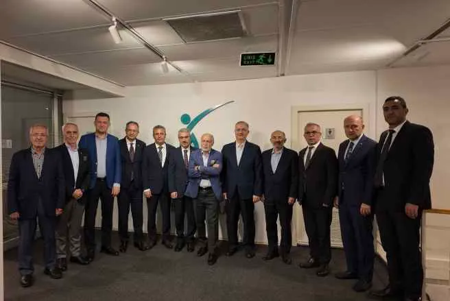 Vuslat yeni mekanına önemli ziyaretler.